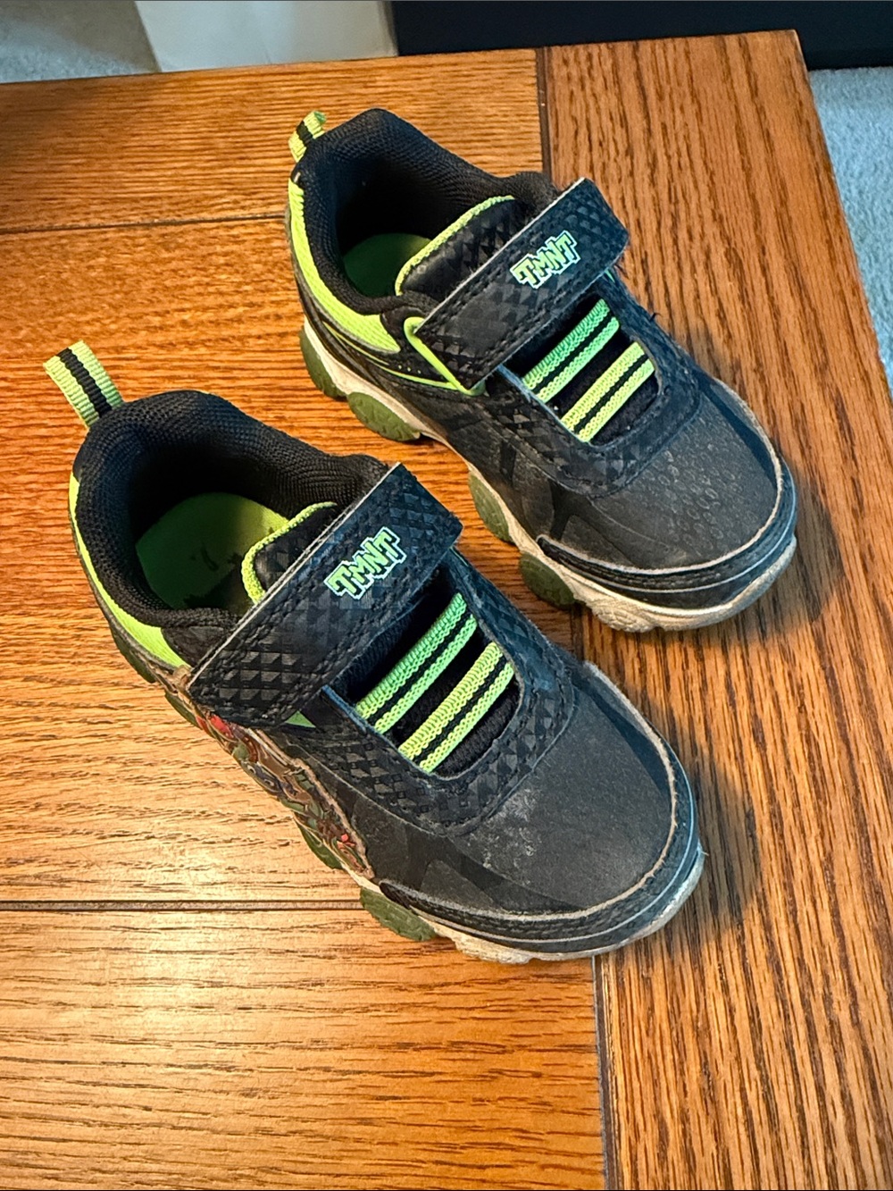 Nickelodeon Black and Neon Green Kids Light-Up Sneakers